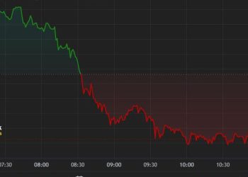 Bitcoin Falls to $62K as Hong Kong ETFs Fail to Meet Expectations