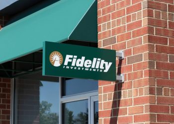Fidelity’s FBTC leads as spot Bitcoin ETFs see $226 million in net outflows