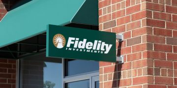 Fidelity’s FBTC leads as spot Bitcoin ETFs see $226 million in net outflows