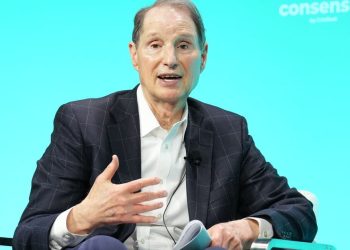 Ron Wyden on FISA Reform and Crypto