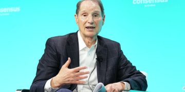 Ron Wyden on FISA Reform and Crypto