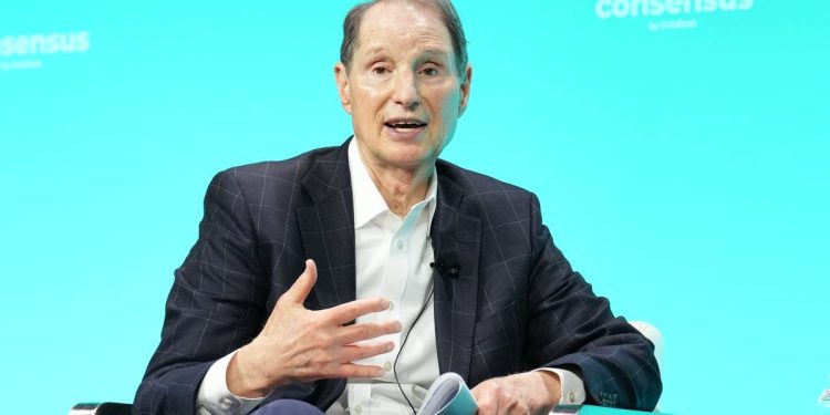 Ron Wyden on FISA Reform and Crypto