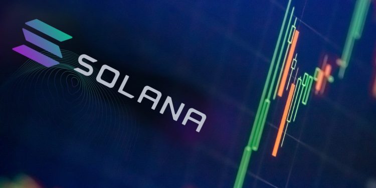 Solana Records New Monthly User High Amidst Persistent Price Drop