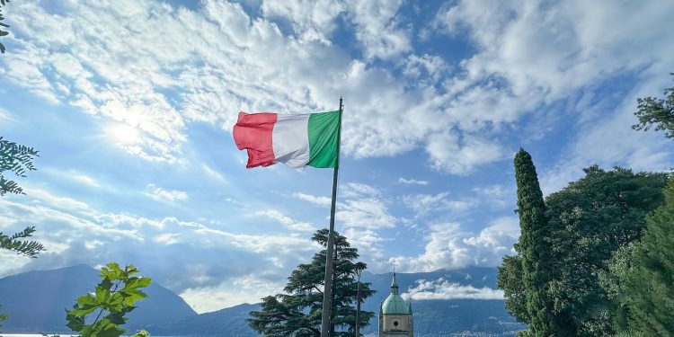 Intesa Sanpaolo, Largest Italian Bank by Total Assets, Buys 11 BTC for Over $1M