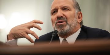 As Lutnick Faces U.S. Senate, Elizabeth Warren Scrutinizes His Tether Ties