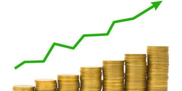 Retail Investors Boost Bitcoin Accumulation By 72% Amidst Intense Whale Selling