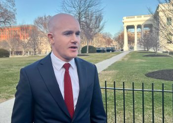 Coinbase CEO Armstrong Says He’ll Hire 1,000 in U.S. as Crypto Tide Turns