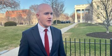 Coinbase CEO Armstrong Says He’ll Hire 1,000 in U.S. as Crypto Tide Turns