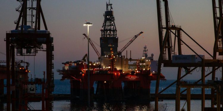 Russia Turns to Crypto to Bypass Western Sanctions in Oil Trade: Reuters