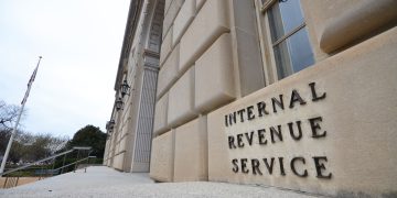 President Trump Signs Resolution Erasing IRS Crypto Rule Targeting DeFi