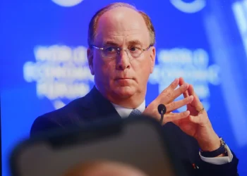 Larry Fink Compares Digital Assets to Gold as Safe Investment