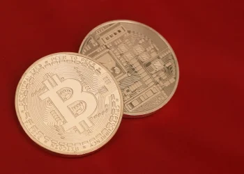 Bitcoin Macro Retracement Meets Mid-Range Battle