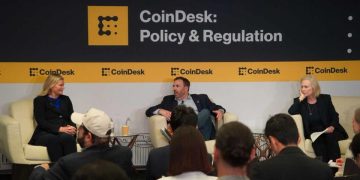 Lummis, Key U.S. Senator on Crypto Bill, Negotiating Dicey Points With White House