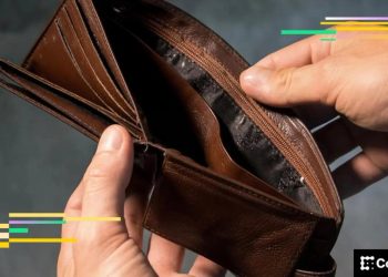 EY warns firms they must own the wallet to keep their customers