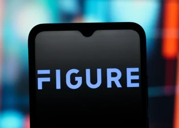 Surges 6% After Strong Preliminary Earnings and 131% Loan Growth