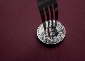 Bitcoin (BTC) market is splitting in two. Here’s who is buying and selling amid the war