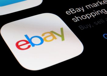 eBay Stock Falls as Insiders Sell $18M and Analysts Downgrade Ahead of Earnings