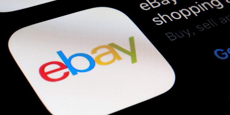 eBay Stock Falls as Insiders Sell $18M and Analysts Downgrade Ahead of Earnings