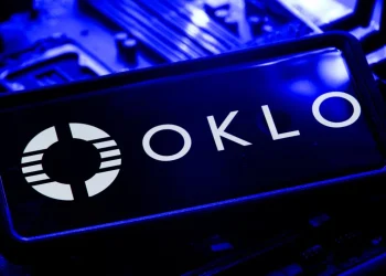 Oklo Stock Surges 30% on White House Space Nuclear Push – Time to Buy?