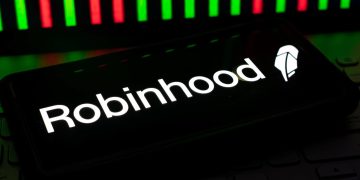 Robinhood (HOOD) Stock Rallies as Chain Hits 7.6M Daily Transactions, Closing In on Base