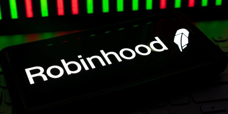 Robinhood (HOOD) Stock Rallies as Chain Hits 7.6M Daily Transactions, Closing In on Base
