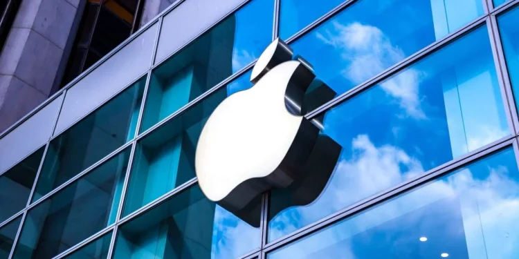 Why Apple (AAPL) Stock Is Winning the AI Race Without Spending a Fortune