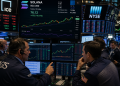 SOL faces selling pressure as ETF inflows slow and futures sentiment weakens