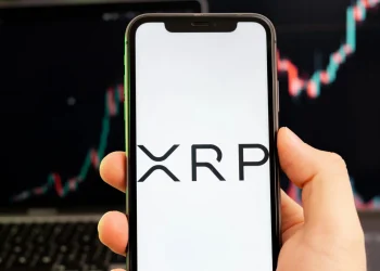 XRP Price Paradox: Why Ripple Is Expanding but Bollinger Bands Predict Sideways Lockup Until 2028