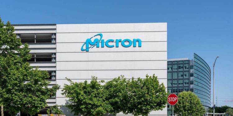 Micron (MU) Stock Falls 22% From Record High After Samsung Results Hit Chip Sector
