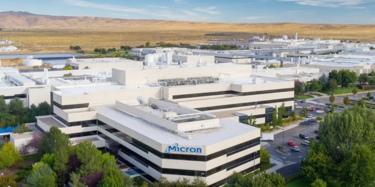 Apple Wants Chinese Chips. Micron Says No. Trump Has to Pick a Side.
