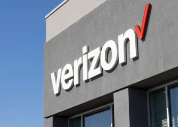 VZ Stock Jumps 4% as Verizon Signs $1B Google Dark Fiber Deal