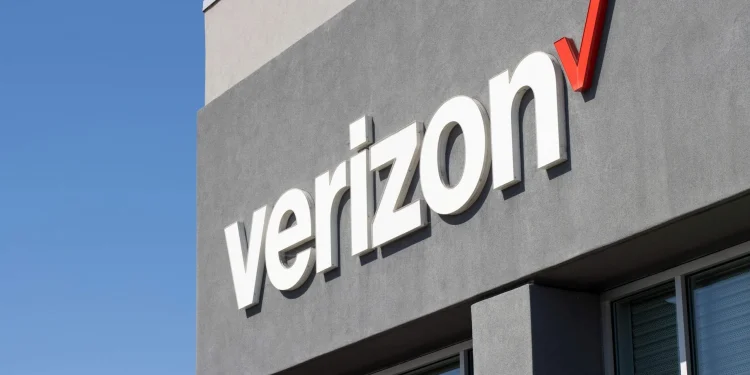 VZ Stock Jumps 4% as Verizon Signs $1B Google Dark Fiber Deal