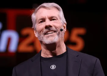 Saylor Reports Zero Bitcoin Buys as Strategy’s Cash Reserve Hits $3 Billion