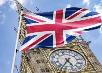 UK Lawmakers Probe 40% Crypto Transfer Blocks as Banking Scrutiny Widens