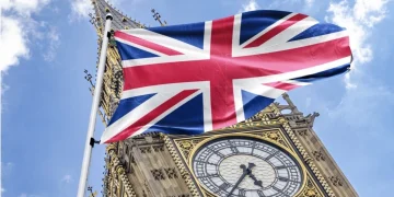 UK Lawmakers Probe 40% Crypto Transfer Blocks as Banking Scrutiny Widens