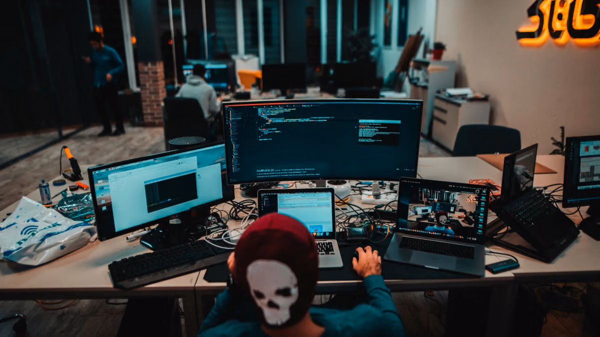 Scammer who duped job seekers loses $4.9 million in bitcoin to Ledger spy-chip exploit