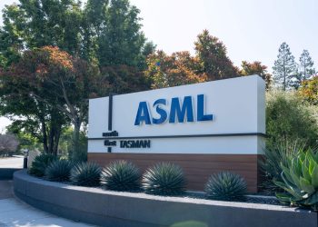 ASML Holding (ASML) Stock Rises 4% After Samsung High-NA Deal