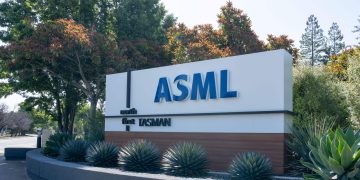 ASML Holding (ASML) Stock Rises 4% After Samsung High-NA Deal