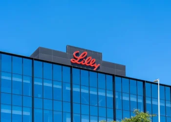 Eli Lilly (LLY) Stock: Olomorasib Shows 62% Response Rate in Lung Cancer Data