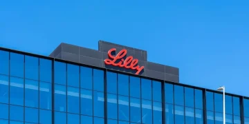 Eli Lilly (LLY) Stock: Olomorasib Shows 62% Response Rate in Lung Cancer Data