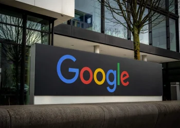 Alphabet (GOOGL) Stock Slips After Citizens Cuts Price Target Ahead of Earnings