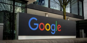 Alphabet (GOOGL) Stock Slips After Citizens Cuts Price Target Ahead of Earnings