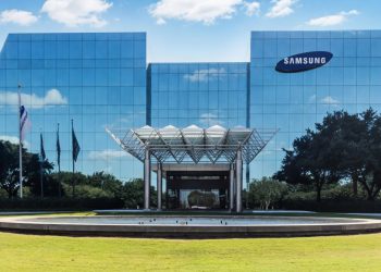 Samsung and SK Hynix Fall as KOSPI Hits Six-Month Low in Chip Sell-Off