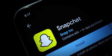 Snap Stock Climbs 6% as Activist Pushes Specs Funding Plan