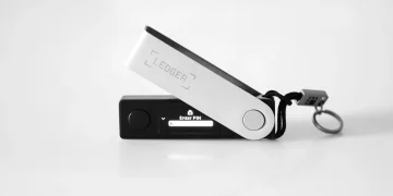 User Exposes Hidden Hardware Implant in European Ledger Wallet